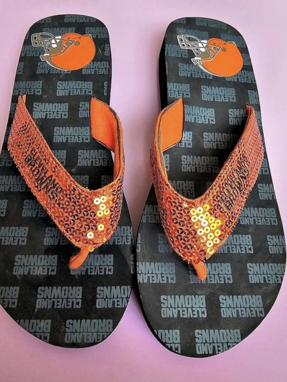 CLEVEAND BROWNS Sequin Logo Flip Flops in Black & Orange US 9-10